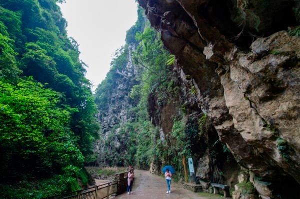 斯大林死后,他的次子结局有多惨?曾给赫鲁晓夫下跪求饶
