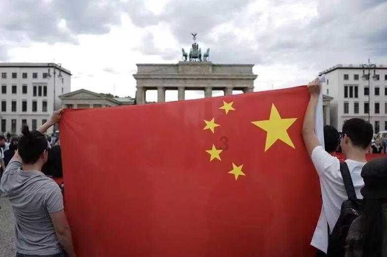 陶瓷盘子放入刚炸的食物为什么会爆炸？游戏画面